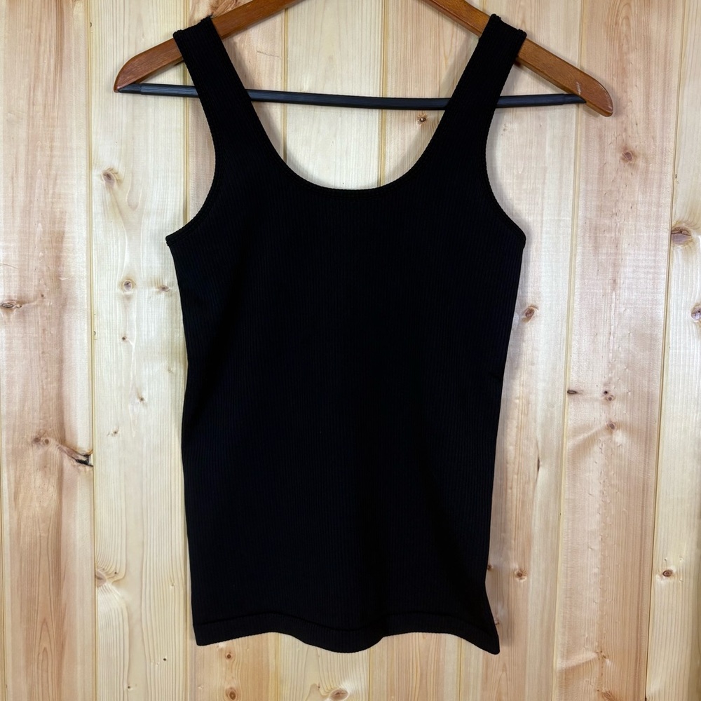 Athleta women’s black ribbed tank size small minimalist capsule layering basic